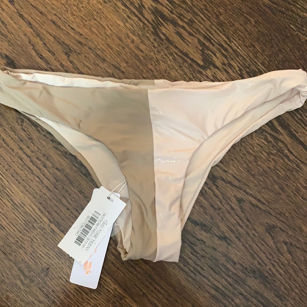 NWT pily q bikini bottom. Size small.